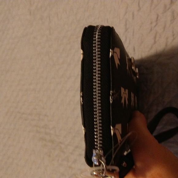 NWOT Betsey Johnson White Bow Black Background. Hot Pink Inside. - Picture 7 of 13